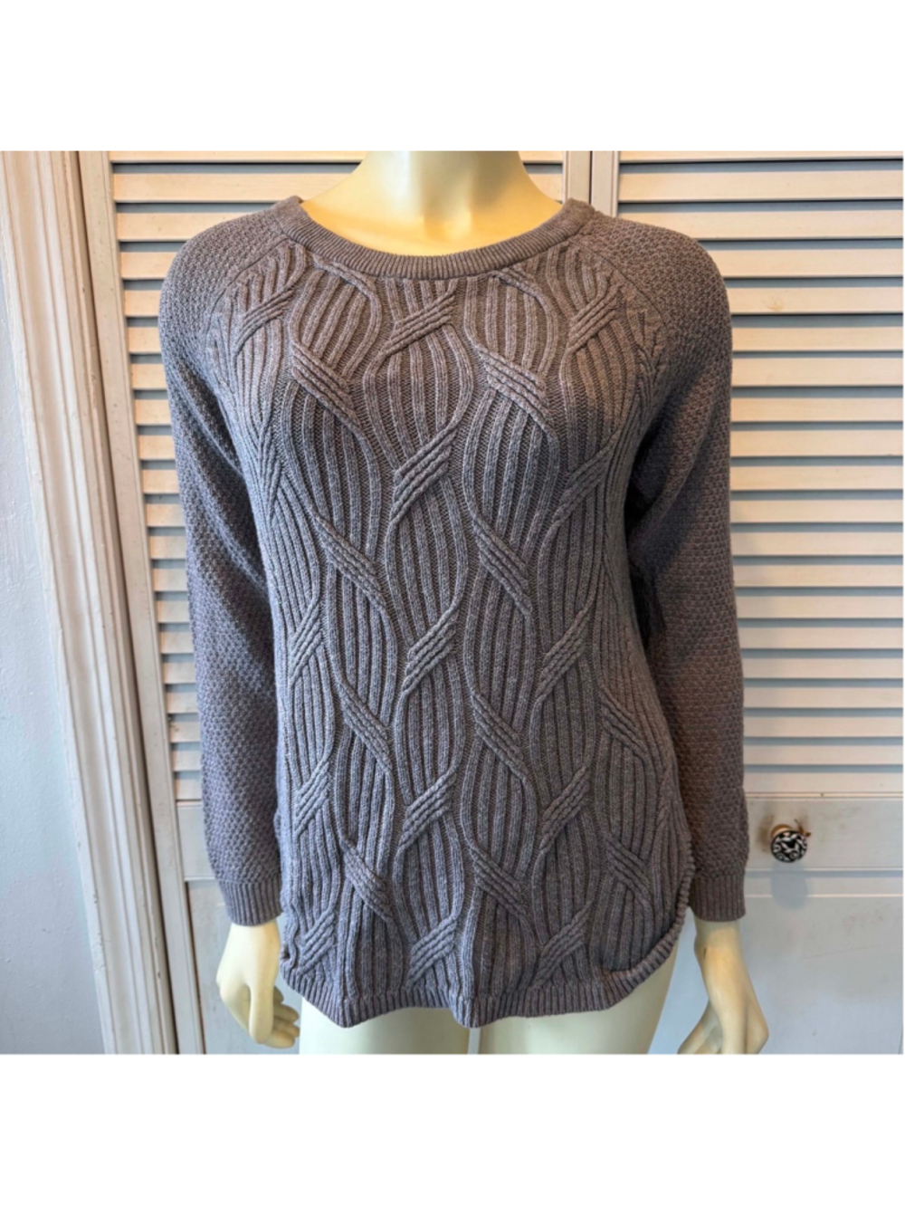 Women's Sonoma Gray Cable Knit Crew Neck Sweater M